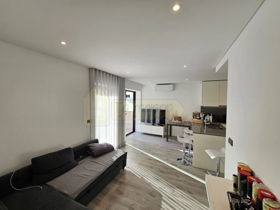 Apartamento T2 para Venda em Quarteira Foto 3