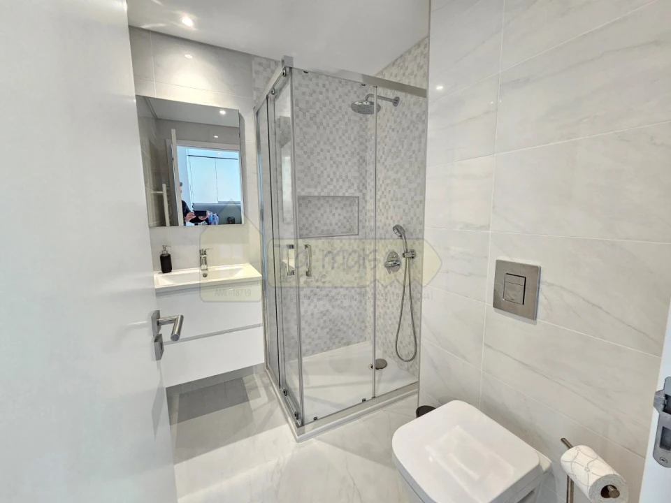 Apartamento T2 para Venda em Quarteira Foto 9