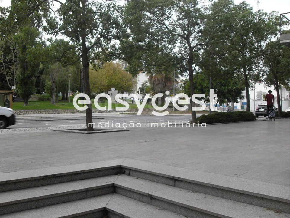 Loja para Venda em Alverca do Ribatejo e Sobralinho Foto 11
