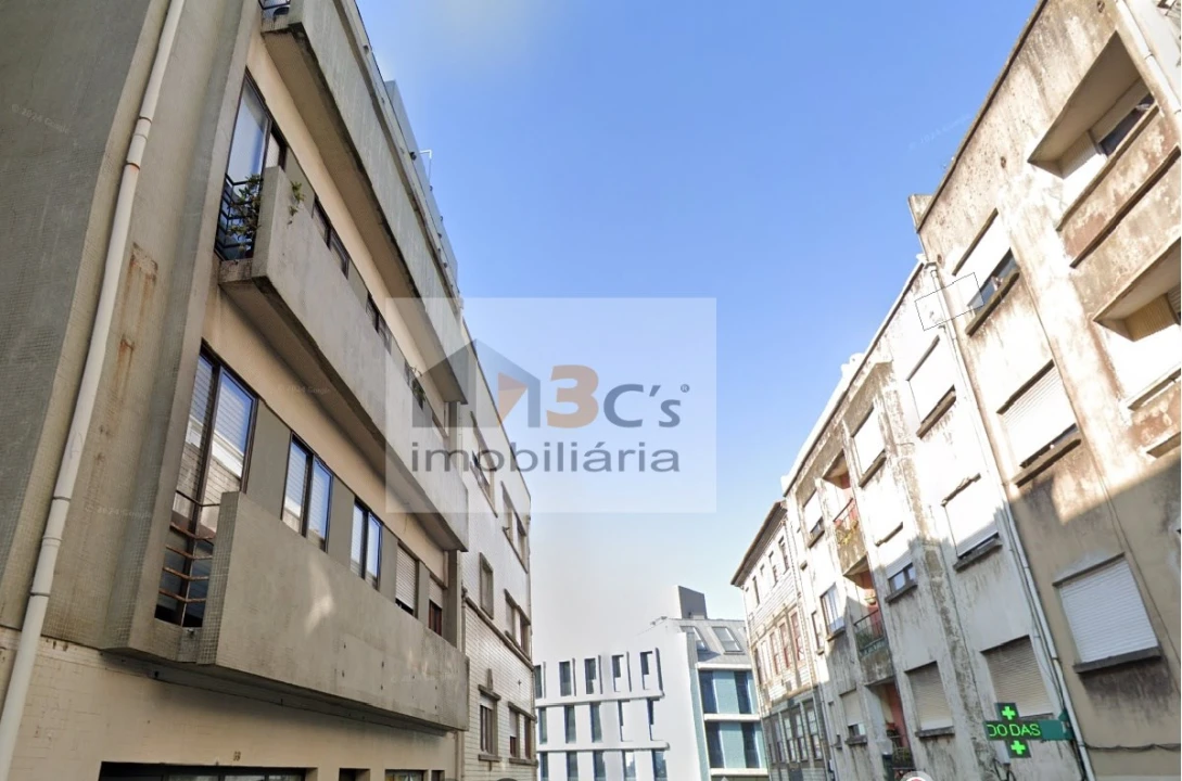 Apartamento T2 para Venda em Lordelo do Ouro e Massarelos Foto 1