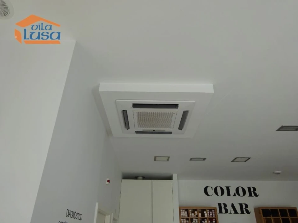 Loja para Venda em Vilar de Andorinho Foto 5