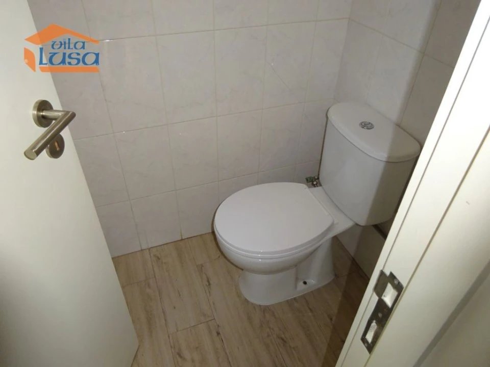 Loja para Venda em Vilar de Andorinho Foto 11