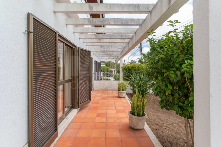 Moradia T4 para Venda em Carnaxide e Queijas Foto 5