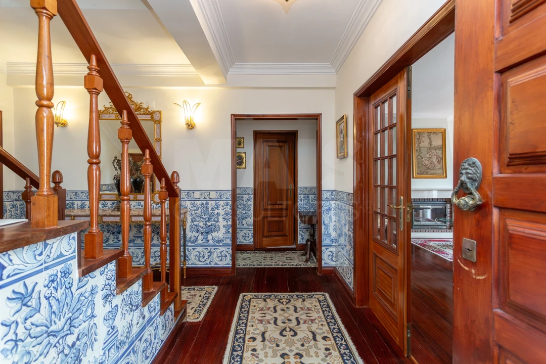 Moradia T4 para Venda em Carnaxide e Queijas Foto 7