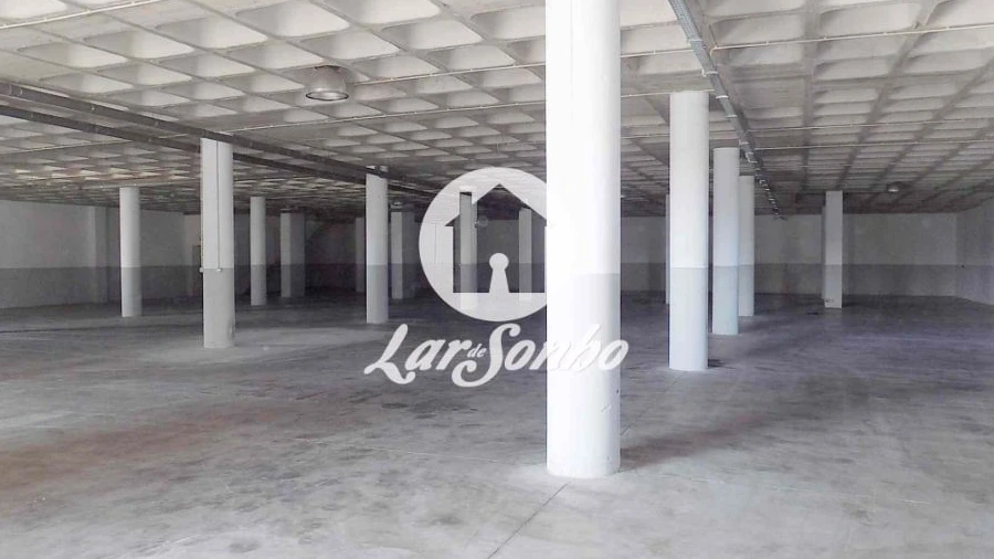 Armazém para Venda em Lousado