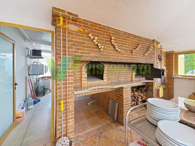 Negócio para Venda em Porches Foto 3