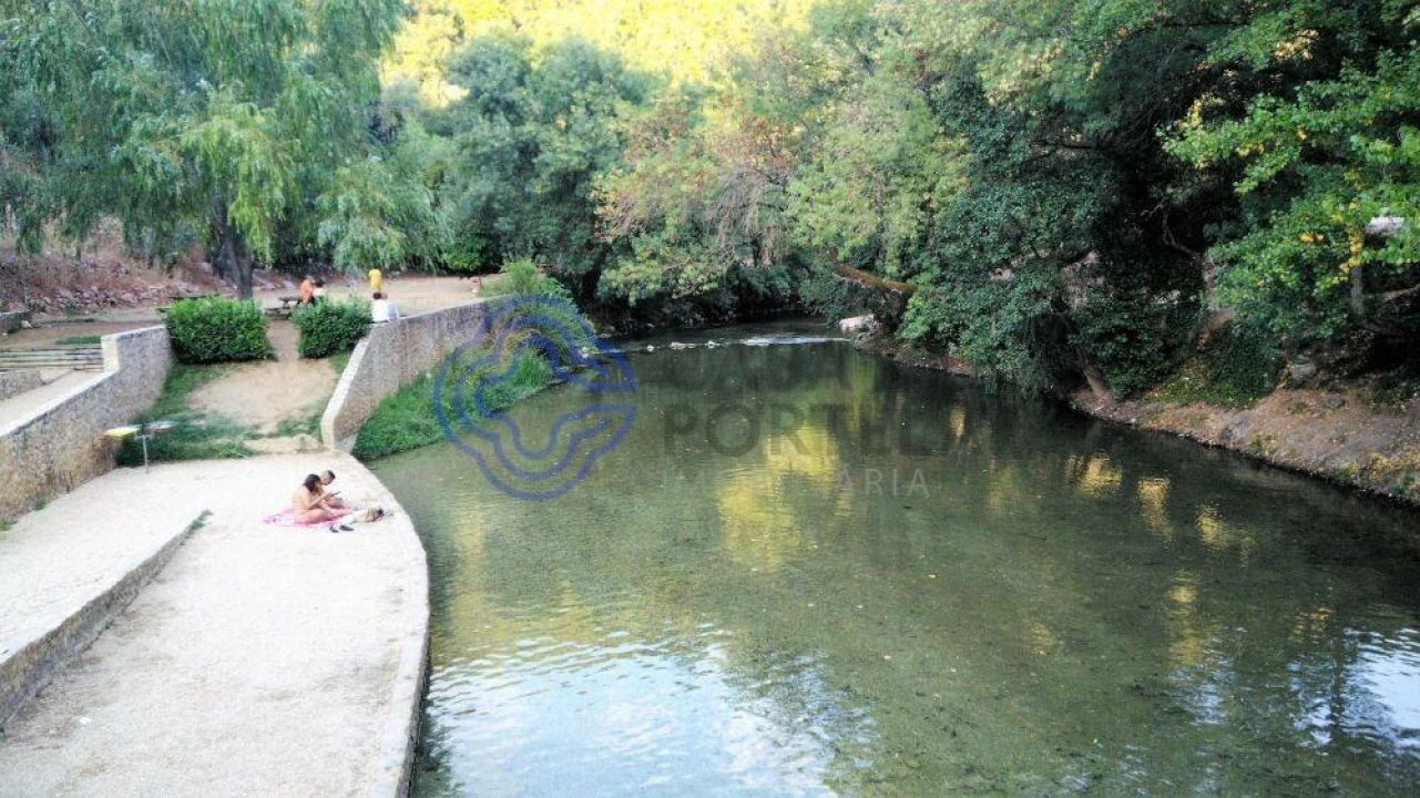 Moradia T3 para Venda em Além da Ribeira e Pedreira Foto 30