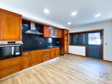 Moradia T4 para Venda em Santa Marta de Portuzelo