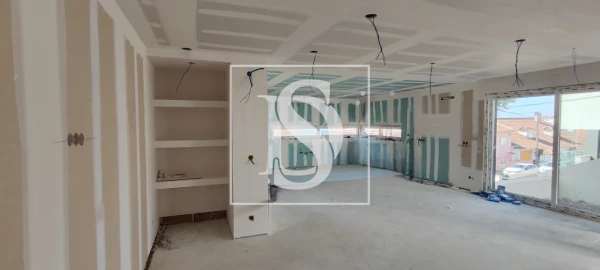 Moradia T5 para Venda em Pontinha e Famões
