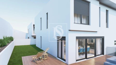 Moradia T5 para Venda em Pontinha e Famões