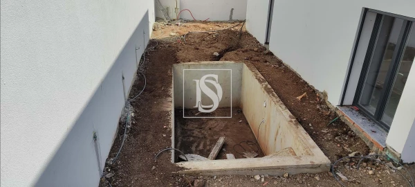 Moradia T5 para Venda em Pontinha e Famões