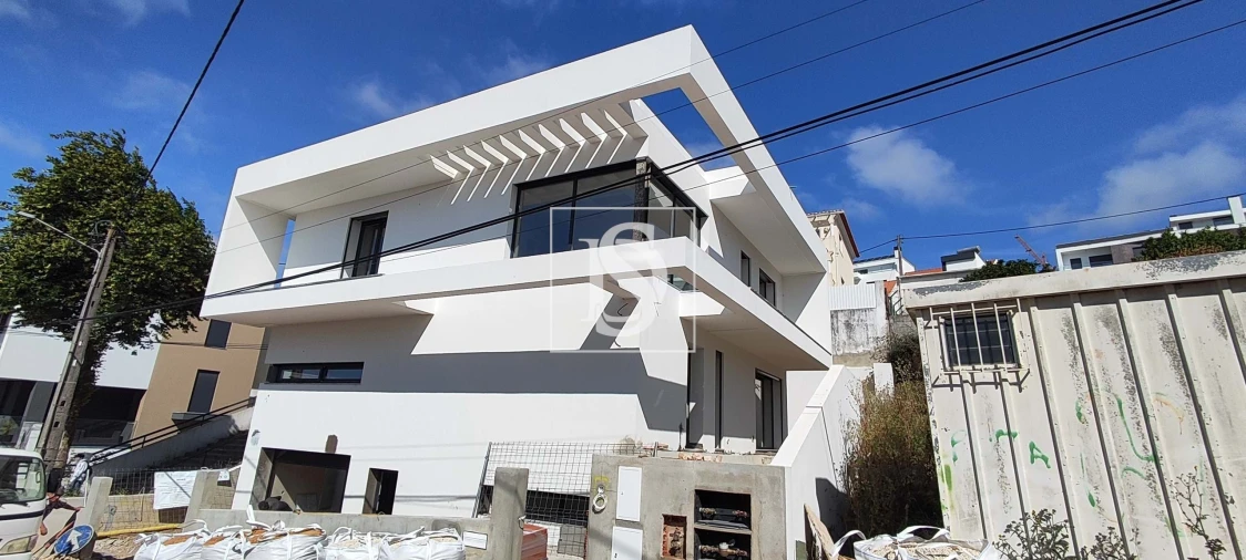 Moradia T5 para Venda em Pontinha e Famões Foto 10