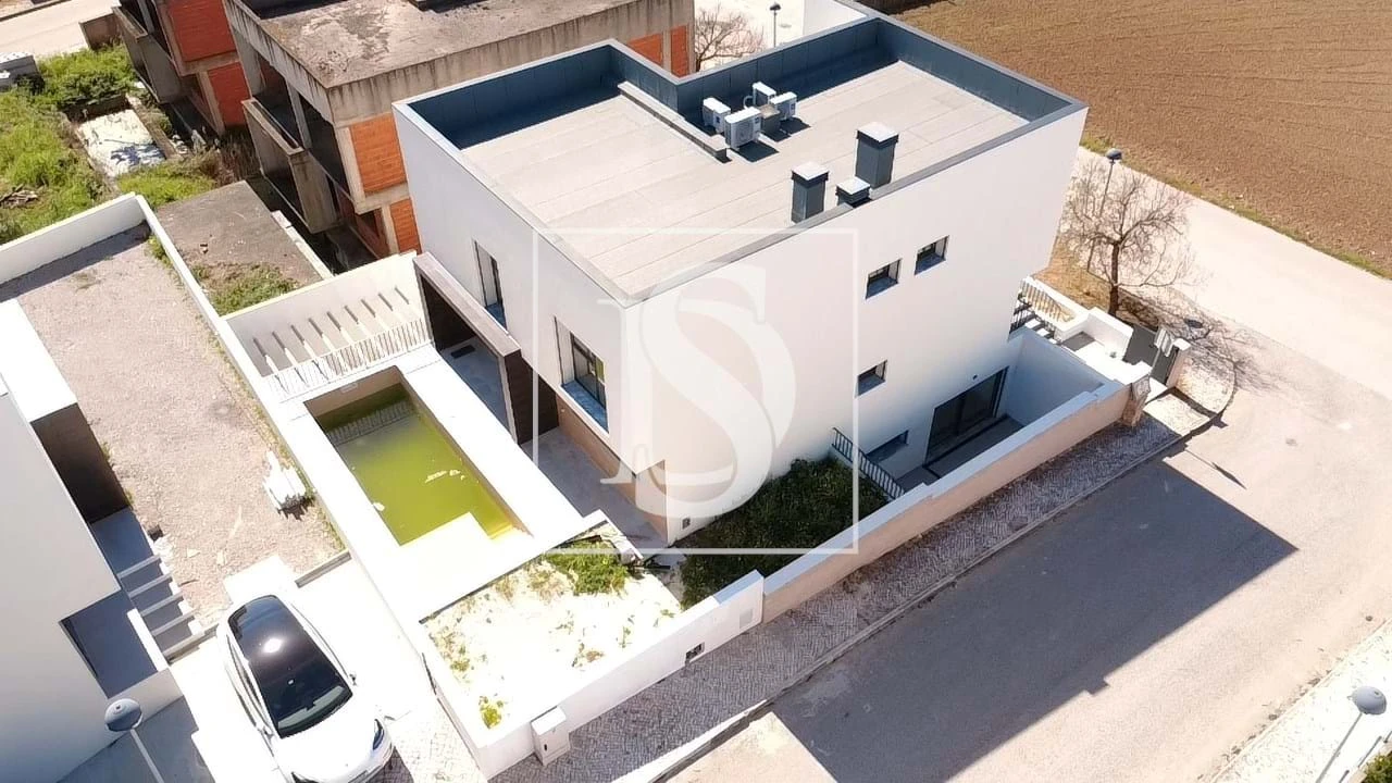 Moradia T5 para Venda em Ponte do Rol Foto 1