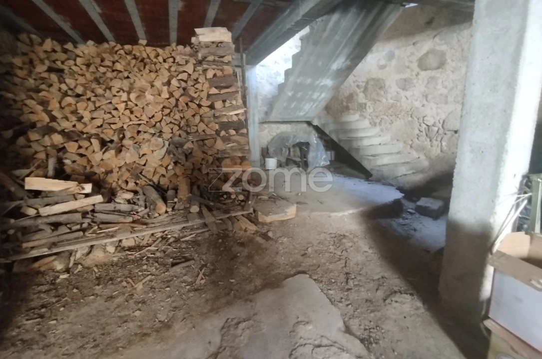 Moradia T3 para Venda em Cunha Baixa Foto 25