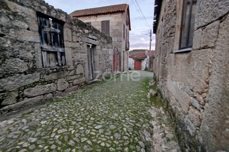 Moradia T3 para Venda em Cunha Baixa Foto 32