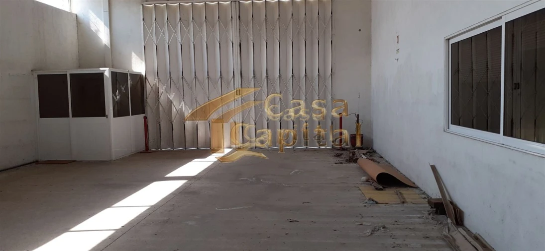 Loja para Arrendamento em Constantim e Vale de Nogueiras Foto 7