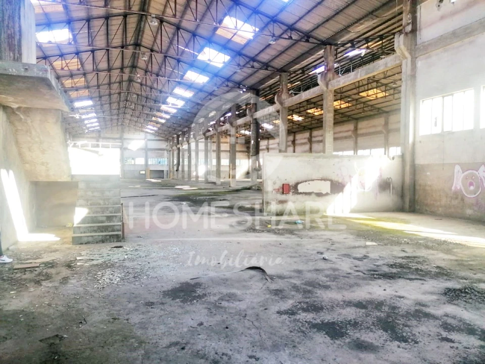 Armazém para Venda em Foz do Sousa e Covelo Foto 2