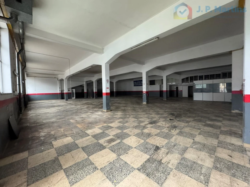Armazém para Arrendamento em Amora Foto 1
