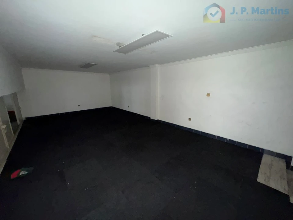 Armazém para Arrendamento em Amora Foto 23