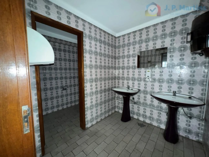 Armazém para Arrendamento em Amora Foto 13