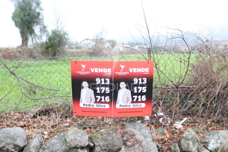 Terreno para Venda em Coucieiro Foto 1