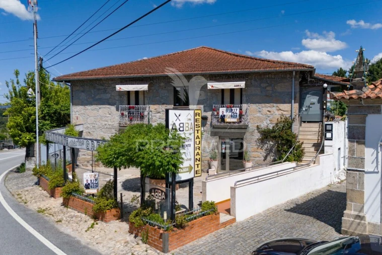 Moradia T7 para Venda em Águas Santas e Moure