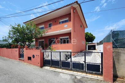 Moradia T7 para Venda em São Domingos de Rana