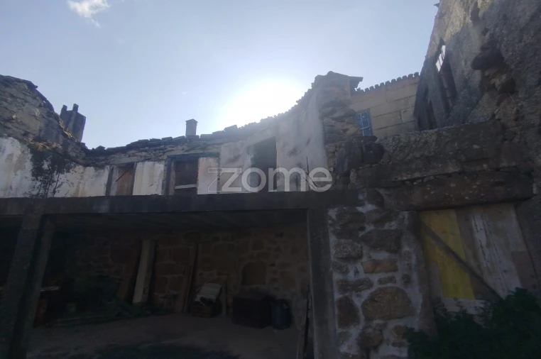 Moradia T3 para Venda em Cunha Baixa Foto 17