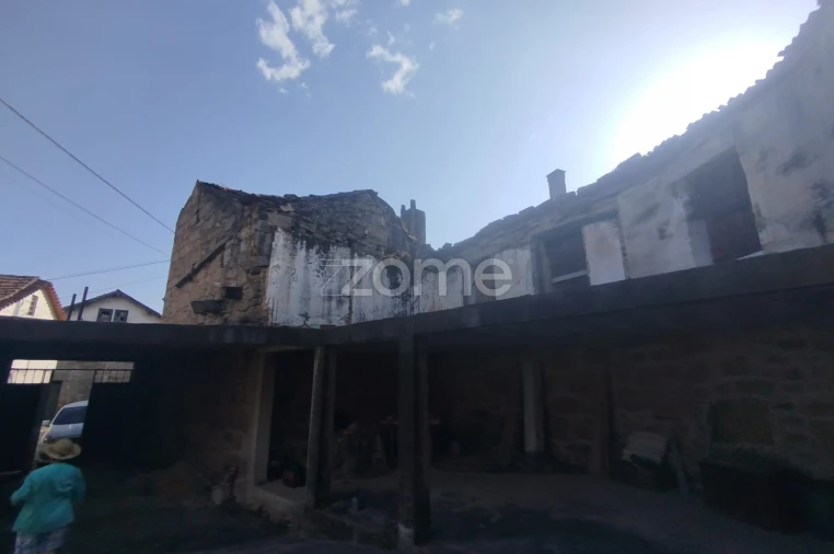 Moradia T3 para Venda em Cunha Baixa Foto 16