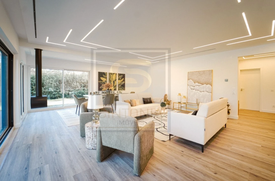 Moradia T4 para Venda em Charneca de Caparica e Sobreda Foto 3