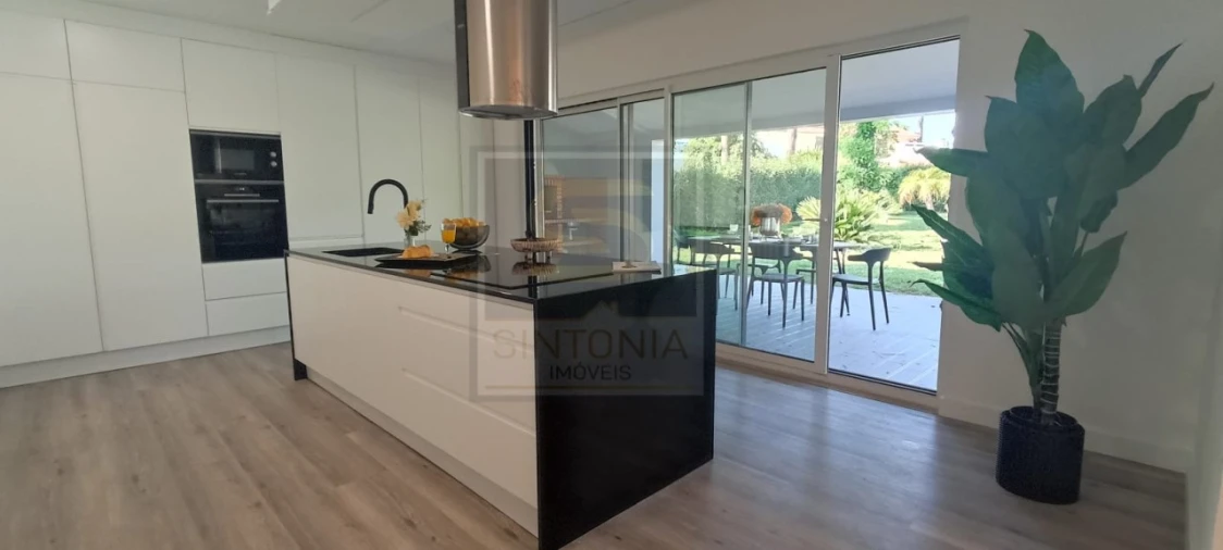 Moradia T4 para Venda em Charneca de Caparica e Sobreda Foto 36