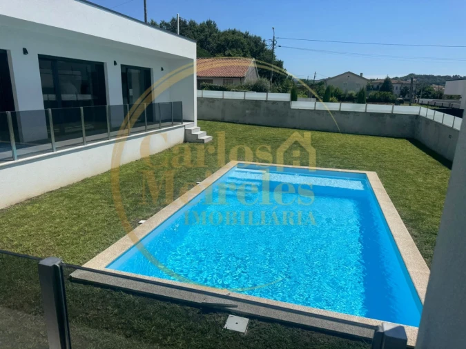 Moradia T3 para Venda em Merelim (São Paio), Panoias e Parada de Tibães Foto 2