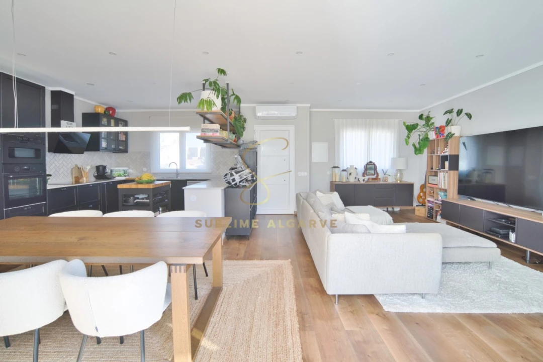 Moradia T2 para Venda em Odiaxere Foto 5