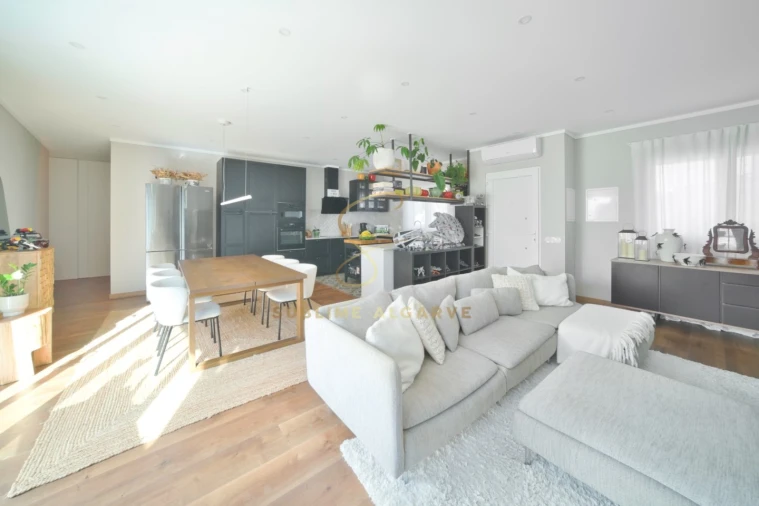 Moradia T2 para Venda em Odiaxere Foto 4