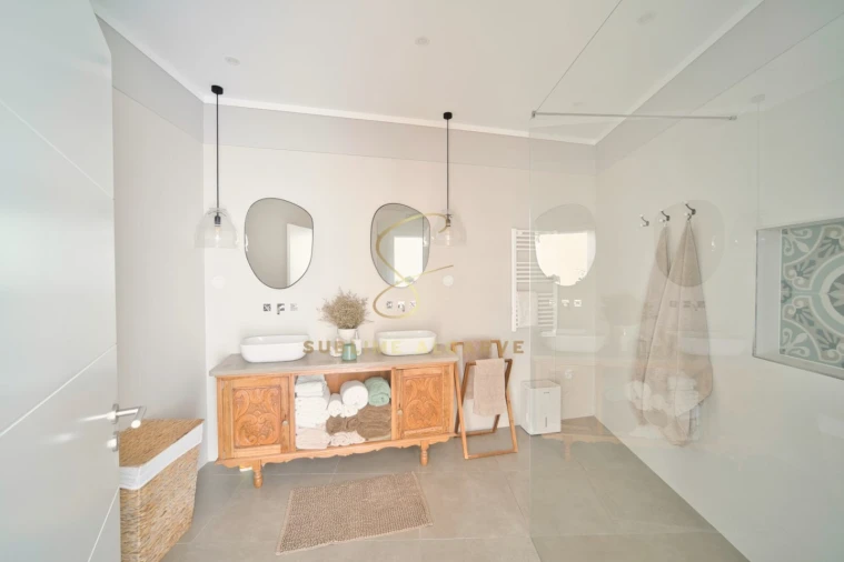 Moradia T2 para Venda em Odiaxere Foto 12