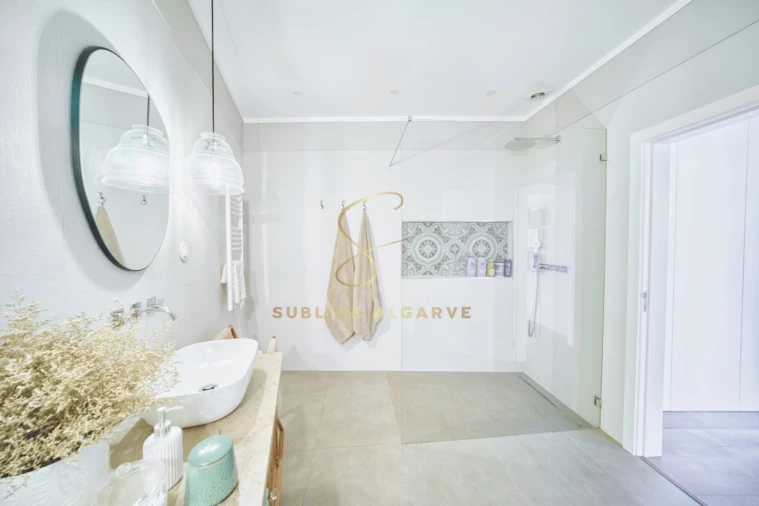 Moradia T2 para Venda em Odiaxere Foto 13