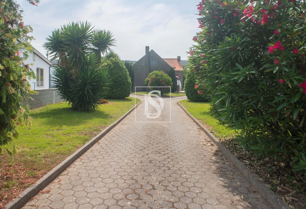 Moradia T5 para Venda em Canelas Foto 2