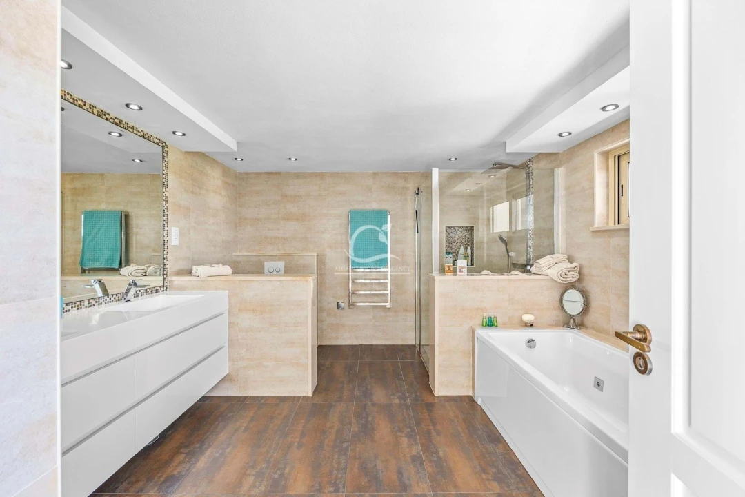 Moradia T3 para Venda em Olhão Foto 15