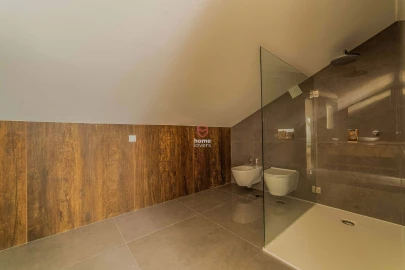 Apartamento T3 para Venda em Carcavelos e Parede