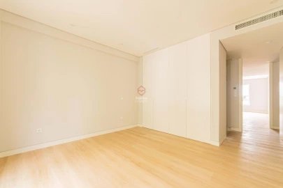 Apartamento T3 para Venda em Carcavelos e Parede