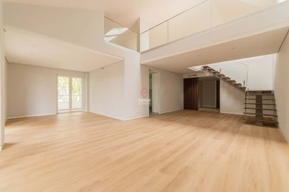 Apartamento T3 para Venda em Carcavelos e Parede
