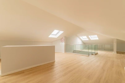 Apartamento T3 para Venda em Carcavelos e Parede