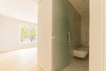 Apartamento T3 para Venda em Carcavelos e Parede
