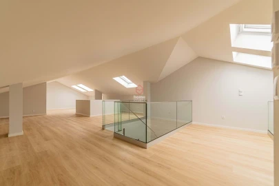 Apartamento T3 para Venda em Carcavelos e Parede
