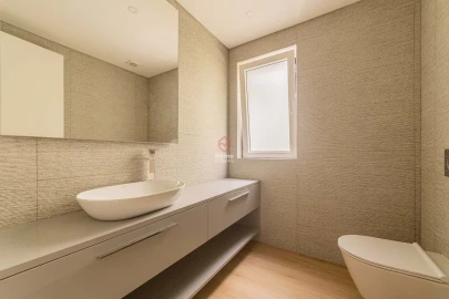 Apartamento T3 para Venda em Carcavelos e Parede