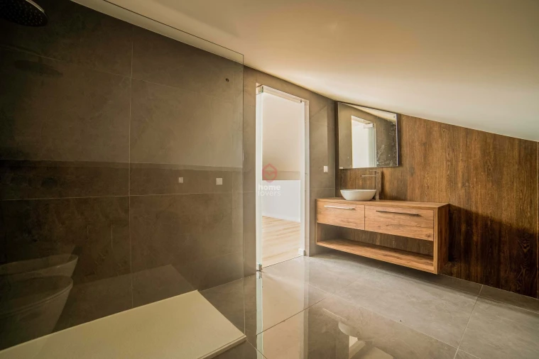 Apartamento T3 para Venda em Carcavelos e Parede Foto 19