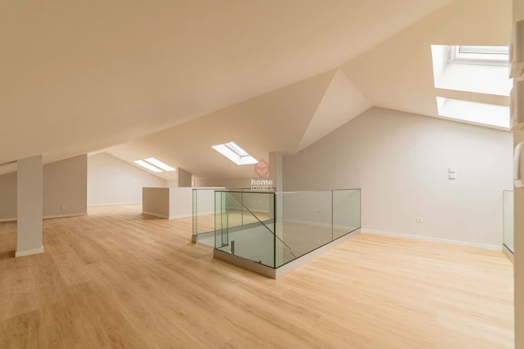 Apartamento T3 para Venda em Carcavelos e Parede Foto 16