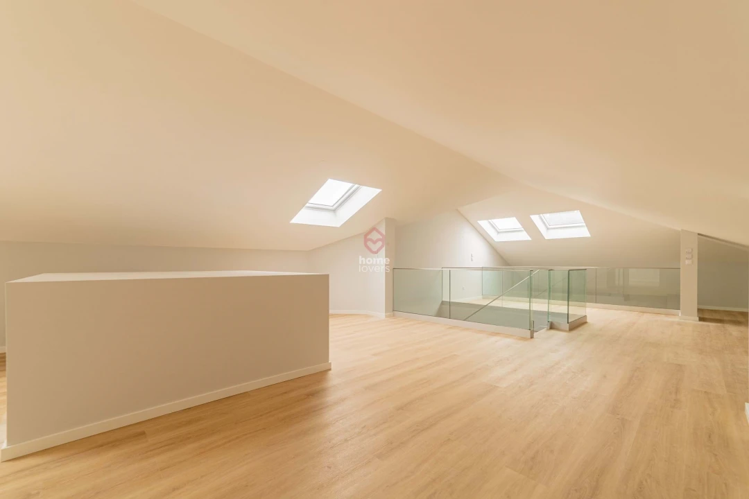 Apartamento T3 para Venda em Carcavelos e Parede Foto 17