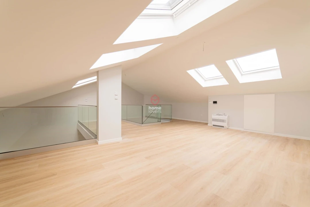 Apartamento T3 para Venda em Carcavelos e Parede Foto 16