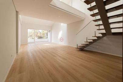 Apartamento T3 para Venda em Carcavelos e Parede
